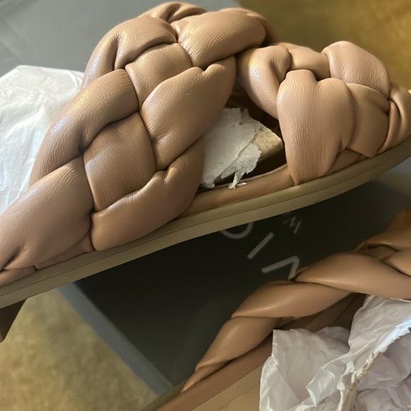 Vionic - Picture 9 of 12